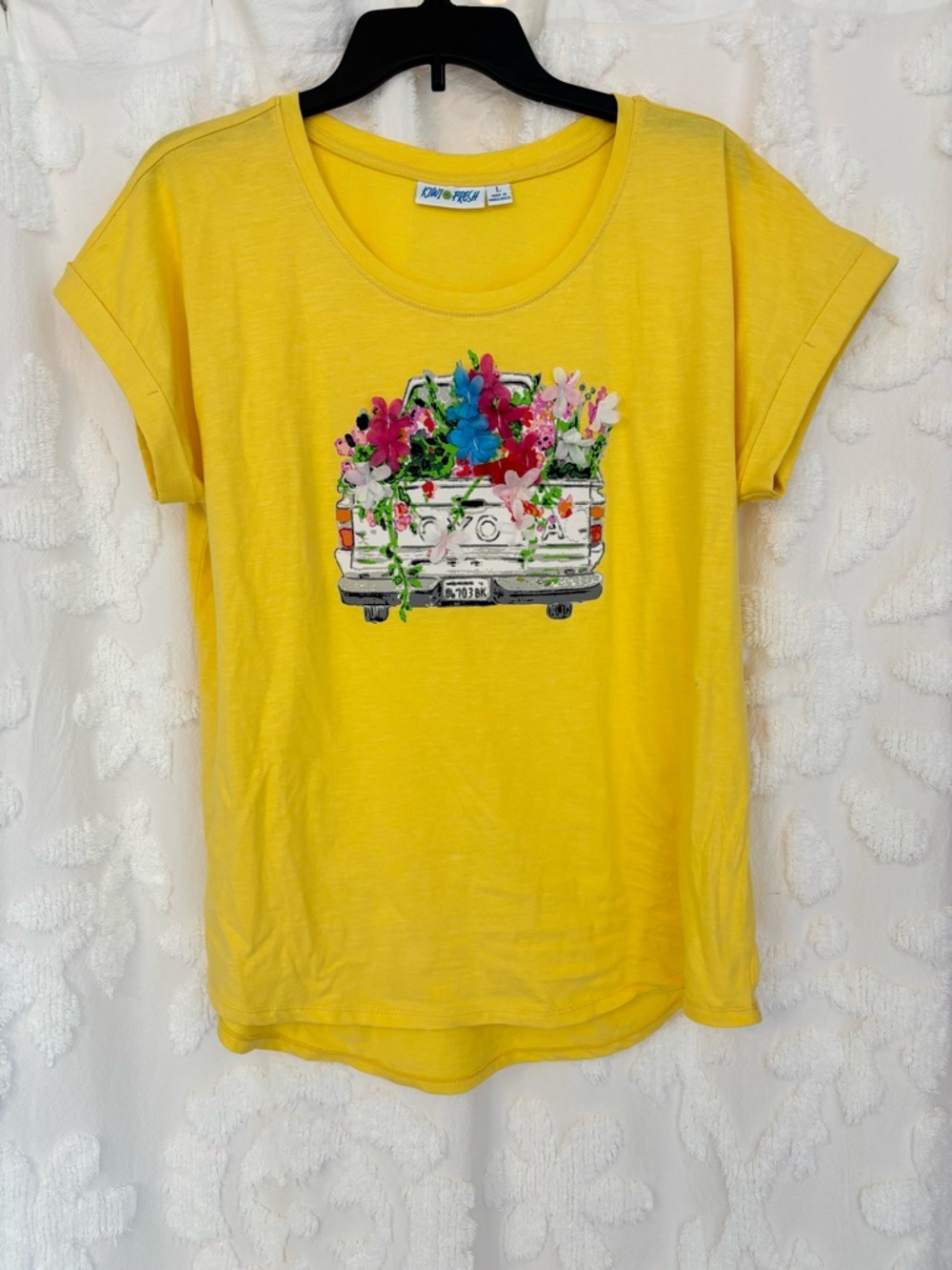 Yellow Floral Truck Graphic Tshirt Women’s Large